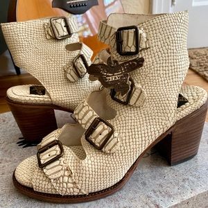 Freebird Quail Sandal Size 10(runs 1/2 size large)